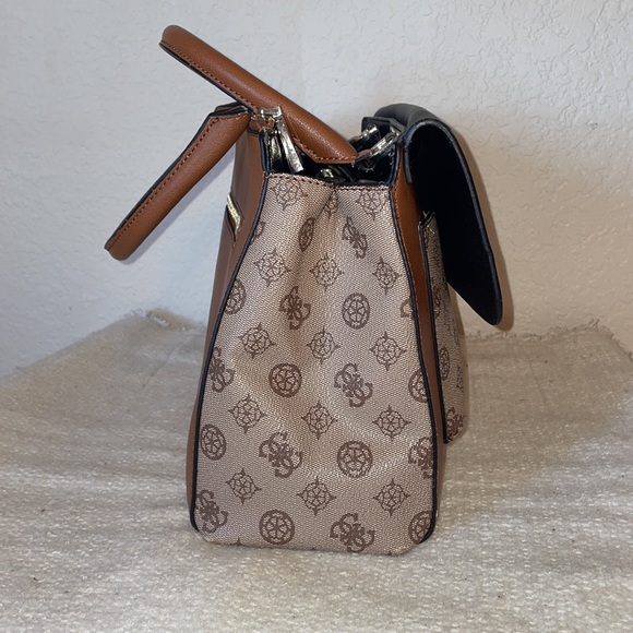 GUESS handbag - Picture 4 of 13